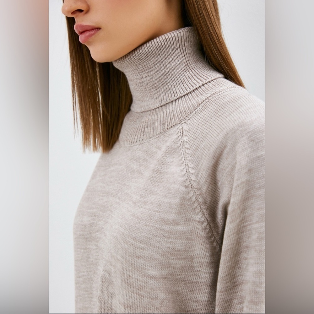 Designers Originals Classic Beige Turtleneck Sweater 100% Acrylic.